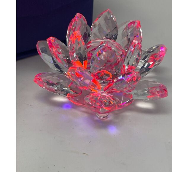 Vintage Crystal Lotus Flower Pink Decoration Paperweight Centerpiece ~Glows~ NOS - Picture 2 of 8